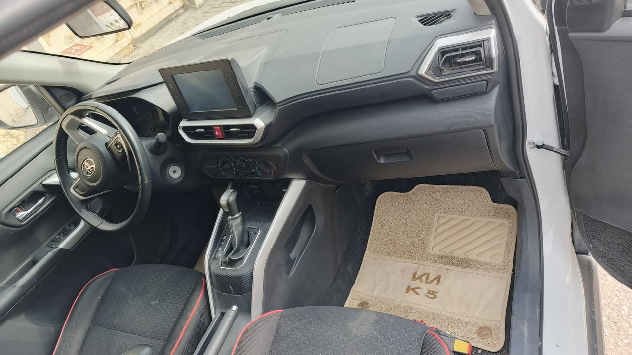 سلام عليكم.. سياره  تيوته كوري رايز٢٠٢٣
١٥٠٠ محرك تيربوو
ماشيه 60الف
سماوه _ قضاء الخضر 
***********
١٤٠ السعر وبيها مجال
