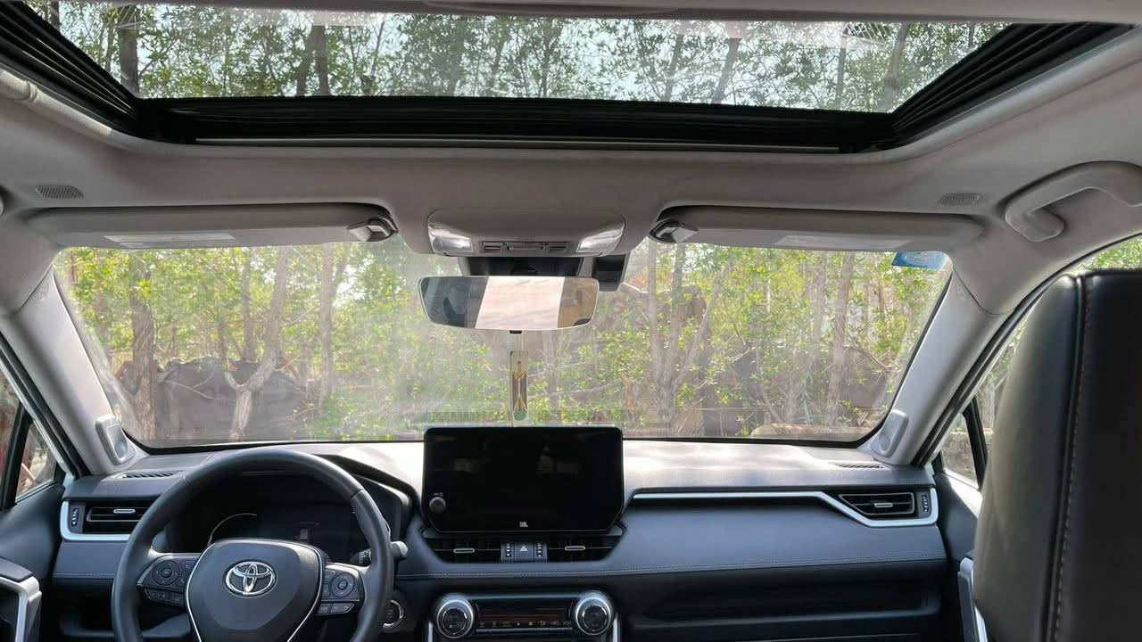 للبيع | تويوتا راف فور XLE Premium 2023 مواصفات البريميوم معروفه السياره تجي فول للاخير 
📍 الموقع: بغداد
💰 السعر: 195 ورقة (قابل للتفاوض البسيط)

▫️ اللون: أبيض صدفي
السياره  مصلحة تصليح درجة اولى ربع متصرف عليهة وكل ايرباكات السياره سليمه ولا ايرباك طاك 
▫️ المواصفات:
 • تشغيل بصمة 
 •  شاشه دشبول ديجتل
 • كاميرا خلفية
 •سستم jbl شاشه وسماعات•.  
 •     صندوق كهرباء
 • فتحة سقف
 • جلد كشنات ودشبول بلادي 
 • نظام مانع انزلاق
 • رادار أمامي وتنبيه خروج عن المسار
 • نظام Eco/Normal/Sport
 • كشنات خزن ميموري 
 • تدفئة كشنات وتدفئة ستيرن
 Apple CarPlay
 • ويل سبورت 19 إنج
 • إضاءة LED أمامية وخلفية
     •.     تبريد قطعتين •.         
▫️ الحالة:
 صور الحادث ورقم الشاصي  بالمنشور • 
 
 

📞 للاستفسار والتواصل: [***********
