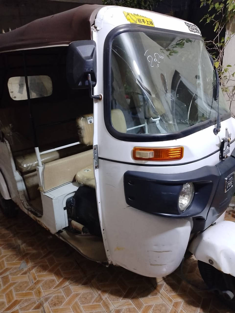 السلام عليكم عندي تك تك ٢٠٢٠ رقم وسنويه. باسمي شوكت متحب احول   ضربه بل لغد من الجهتين  وبيهه عواج من الستيرن   مجفته جديد  مكاني بغداد حي العامل ***********
