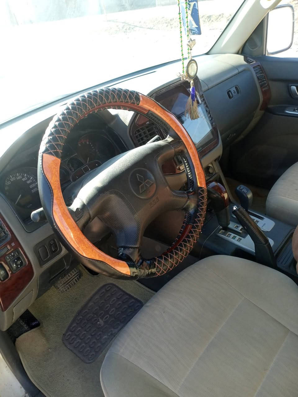 السلام عليكم
باجيرو خليجي 2006 محور محرك 3000 مال ملكه حداديه جديده تبريد ثلاث قطع رقم انكليزي الجديد ذي قار و بـ اسمي صبغ عام (السعر ) : ( 70 ورقه) و بيهاا مجال بسيط 
.
📞 : ***********
