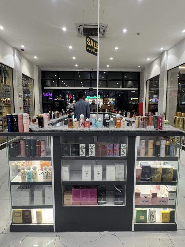 السلام عليكم بوث عطور للبيع مع العطور كامل الموقع بغداد حي الجهاد مول العربي ديشتغل السعر ٥ ملايين ونص التواصل ***********
