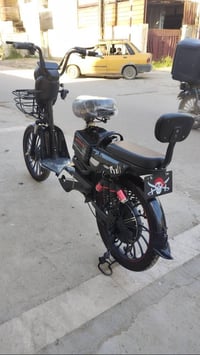 دراجه شحن حجم 20 نضيفه وكامله  النضافه كدامكم الدراجه 4 بطاريات  وياه ...