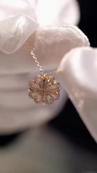 قلادة وردة • ترند • هدية مثالية