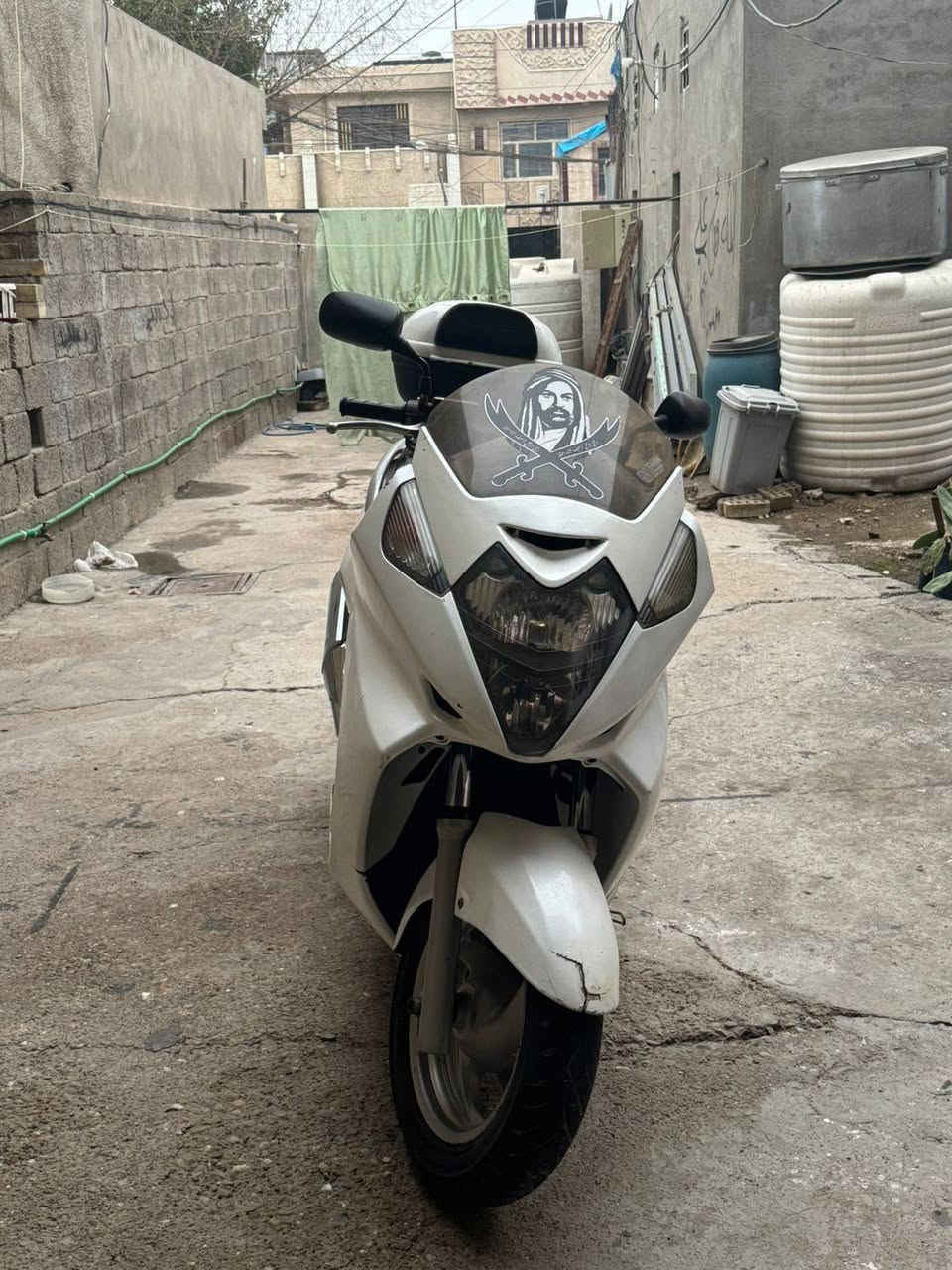 السلام عليكم سلفر 600 مرقم للبيع المكينة مكفول بيها ملاحظات بلكفرات الدراجة شلعة ومعدل ممشاهة 80 الف مكينة ماا مشتمة ريحة البانزين العادي السعر25$ وبي مجال بسيط حك الجية التحويل ثاني يوم الرقم ***********
