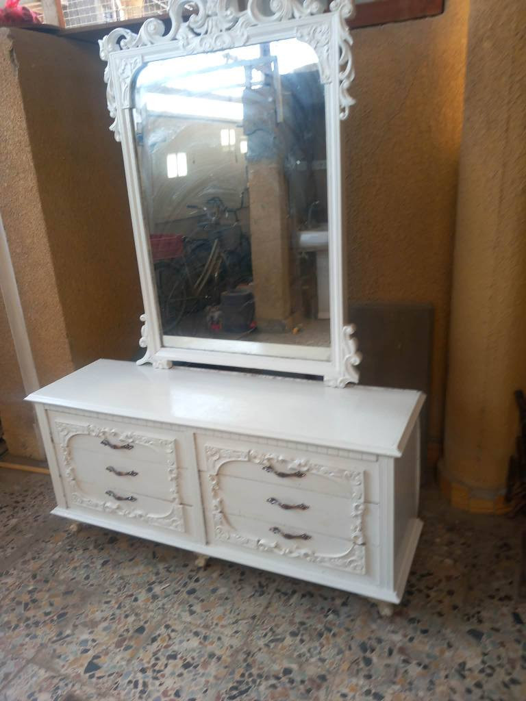 ميز تواليت مستعمل ابيض الرجل بلاستك  شغل توصى السعر ب ب ١٣٠ وبي مجال العنوان بغداد الكرخ تقاطع درويش البياع شارع البداله الانتصارسوق اميمه فرع مجمع الرازي ع اليمنه منتصف شارع ع اليسرى خلف مي اور
***********
*********** بغداد, العراق
