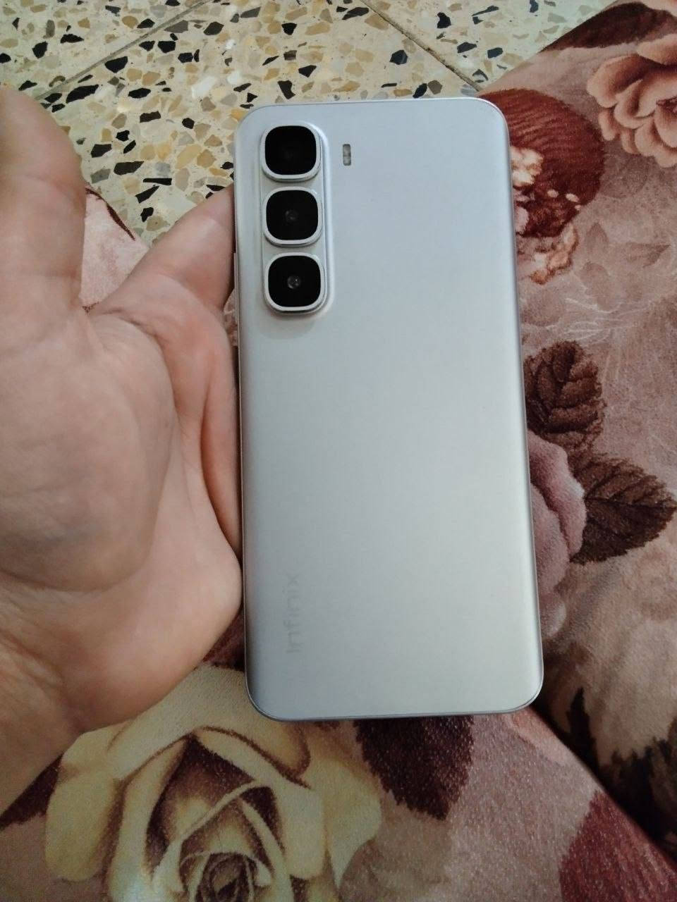 #للجميع Infinix Hot 60 Pro+
#للبيع Infinix Hot 60 Pro Plus ✨
الجهاز نظيف جداً وبحالة الوكالة (أخو الجديد)، فحص كامل وأي عيب مابي.
ضمان الشركة الرسمي بعده فعال وشغال، وبكامل ملحقاته والكرتونة الأصلية.
🔹 المواصفات الأساسية:
الذاكرة: 256GB
الرام: 8GB+8GB
المعالج: Helio G200 (سلس جداً بالألعاب والاستخدام)
الكاميرا الخلفية: 50MP بمستشعر SONY's IMX882 (تصويرها جداً راقي)
الكاميرا الأمامية: 13MP
🔋البطارية: 5160mAh (تطول يوم كامل)
📺الشاشة: بحجم 6.78 بوصة

📍 الموقع: [كركوك واحد اذار خلف مول السلام]
✉️ للتواصل: الخاص مفتوح


**إذا كنت صاحب هذا الإعلان وتريد حذفه لأي سبب، رجاءا أرسل رسالة إلى الدعم الفني**
