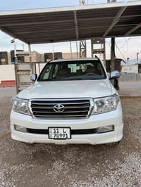 لاندكروزر • ستينيه • ٢٠١١