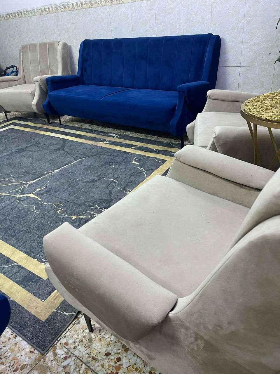 تخم عشره مقاعد للبيع مكانه حي العامل بغداد اي تخم عندكم تركي او مصري او سرير دزه خاص ع رقم واتساب ***********
