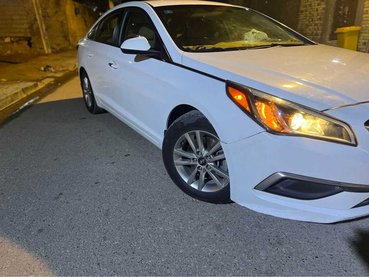 السلام عليكم 
سوناتا 2016 وارد امريكي 
حادثه الداير مال الحوض الخلفي ومسحوب ومبدل دعاميه خلفيه فقط 
بيه صبغ ربع القماره من جهة السايق والتدكمة 
بيه مكانات تكحيل اثر تكشير صبغ السياره 
مكينه 2400 GDI مكفوله
كير مكفول تبريد شغال حداديه جديده
السياره باسمي تحويل ثاني يوم 
السعر 120 
للاستفسار *********** البصرة, العراق
