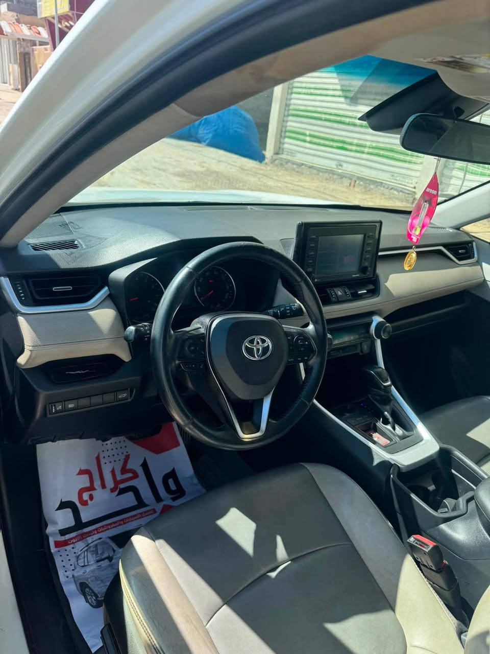 راف فور موديل ٢٠٢٠ بانزين مواصفات XLE
اللون: ابيض
وارد امريكي 

المواصفات:
بصمة تشغيل
فتحة سقف
جنطة كهرباء
كراسي كهرباء
قطعتين تبريد
٣أنظمة قيادة
مكينة وكير بلادي 

الضرر
بنيد مبدل 
ايرباك بردة 

السعر : 215 ورقة 

مكان السيارة  كربلاء
***********
