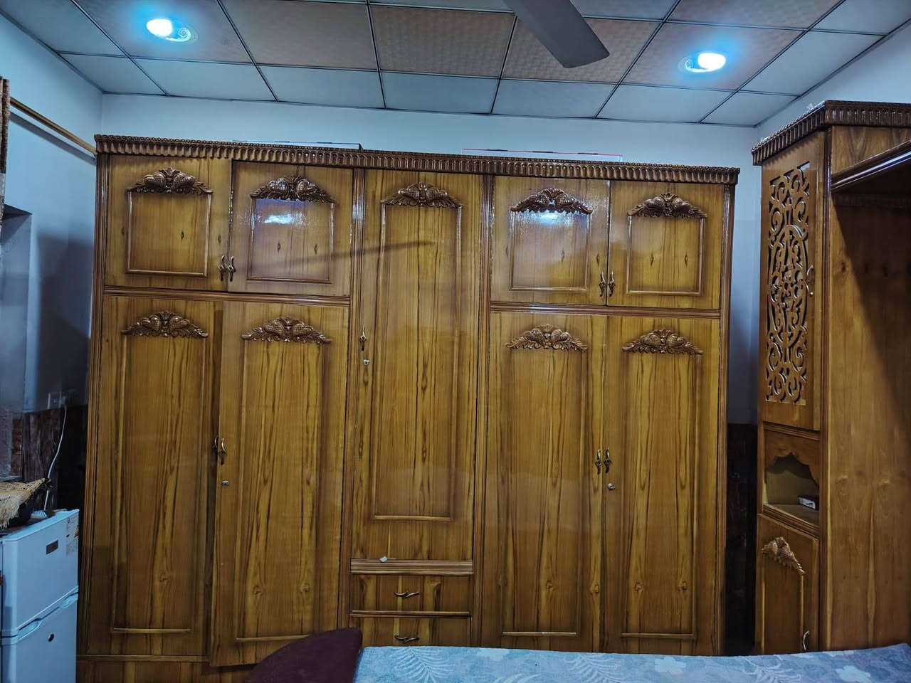 غرفه ملحق جديده استخدام قليل سعر 800 وبي مجال قليل  تلفون ***********
