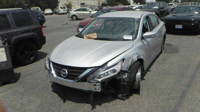 السلام عليكم
للبيع نيسان التيما موديل 2017
رقم سليمانية تحويل شرط 
سعر  120 ورقه وبيها مجال 
مكينه وكير وتبريد كله بشرط وين ماتريد افحص
محرك اربعه سلندر تنفس طبيعي المرغوب
مواصفات SVمعروفه
بصمه 
ابواب بصمه 
صندوق بصمه
تحديد سرعه
تشغيل عن بعد 
شاشه وكاميرا
ماشيه 250 km 
وبعد بيها مواصفات جامل خين صبخ بندن دواخل بدون ارباك     

‭٠٧٨٢ ١٢٣ ٧٥١٥‬
