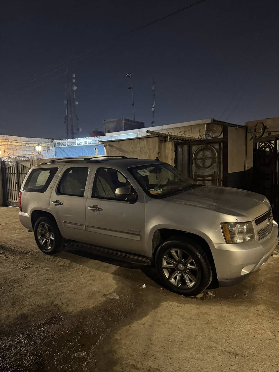 سلام عليكم تاهو البيع مديل 2011 لون رصاصيُ حادثه جملغ وبنيد مكلف بل نشر رقم صاحب سياره ***********
