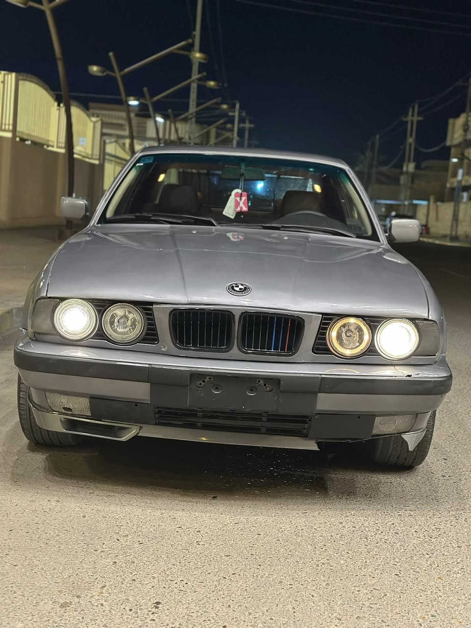 سلام عليكم حبايب سياره BMW 525i السياره كلها علا وضع الشركه بيها تعمير بسيط السياره وارد ياباني تبريد تدفئه كلها شغاله كير ومكينه خير من الله فول السياره عليها ادامه كامله تخم تاير جديد صدر جديد كهربائيات كلها شغاله مابيها نقص برغي هزه جديده رقم بغداد انكليزي جديد ولرقم مميز كلش حلو  31531 ) عنوان 📍 فلوجه حي العسكري للبيع او مراوس رقم التواصل (***********)
لحد يطبلي ويكلي شبيها مابيها كلشي مكتوب كدامك وكلشي مصوره )
