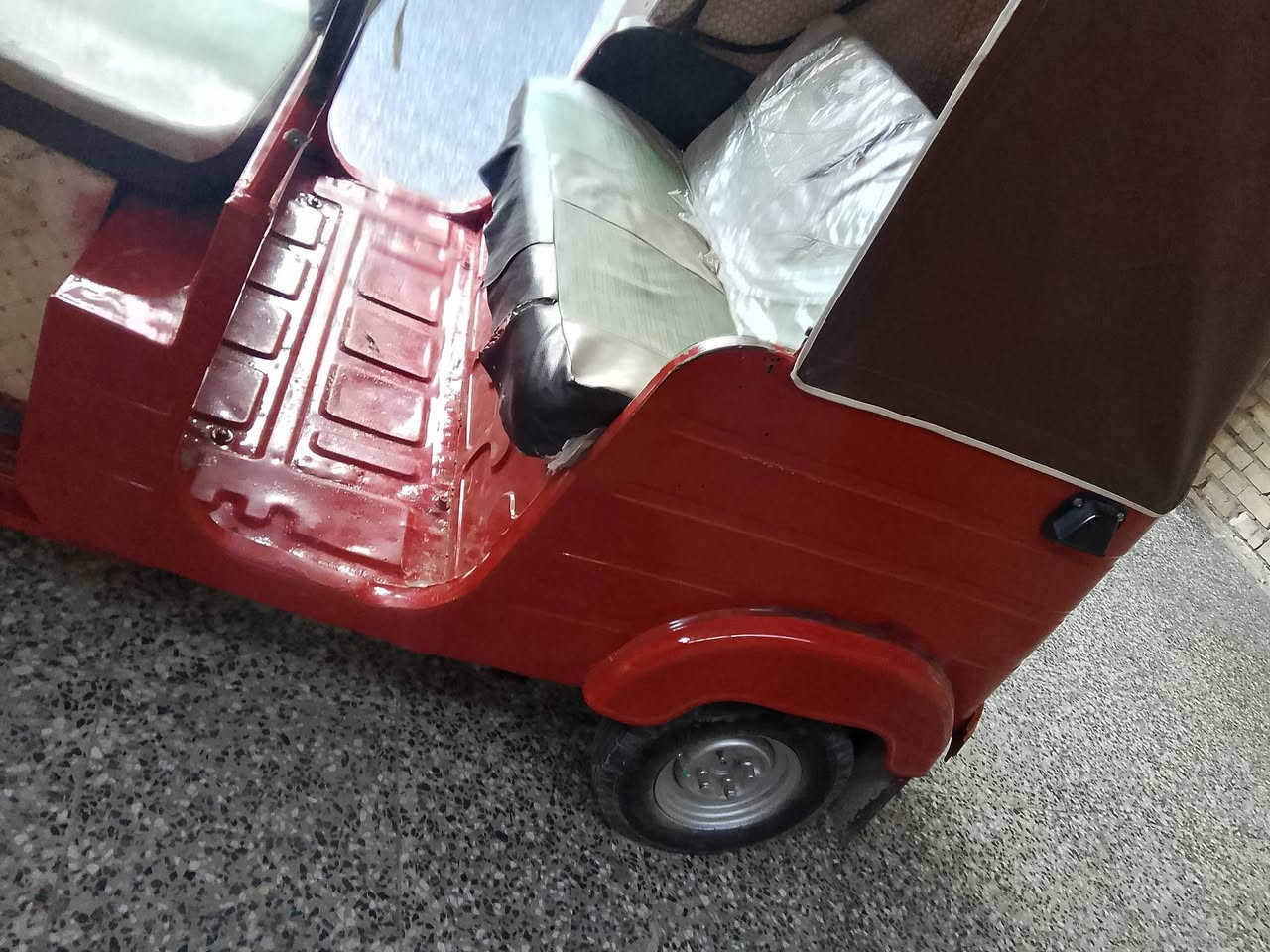 سلام عليكم تكتك للبيع موديل 18 رقم وسنوية تحويل مباشر السعر ٤مليون 800وبيهة مجال بسيط محرك لأ تنقيص ولا تبخر المكان الكمالية رقم ***********
