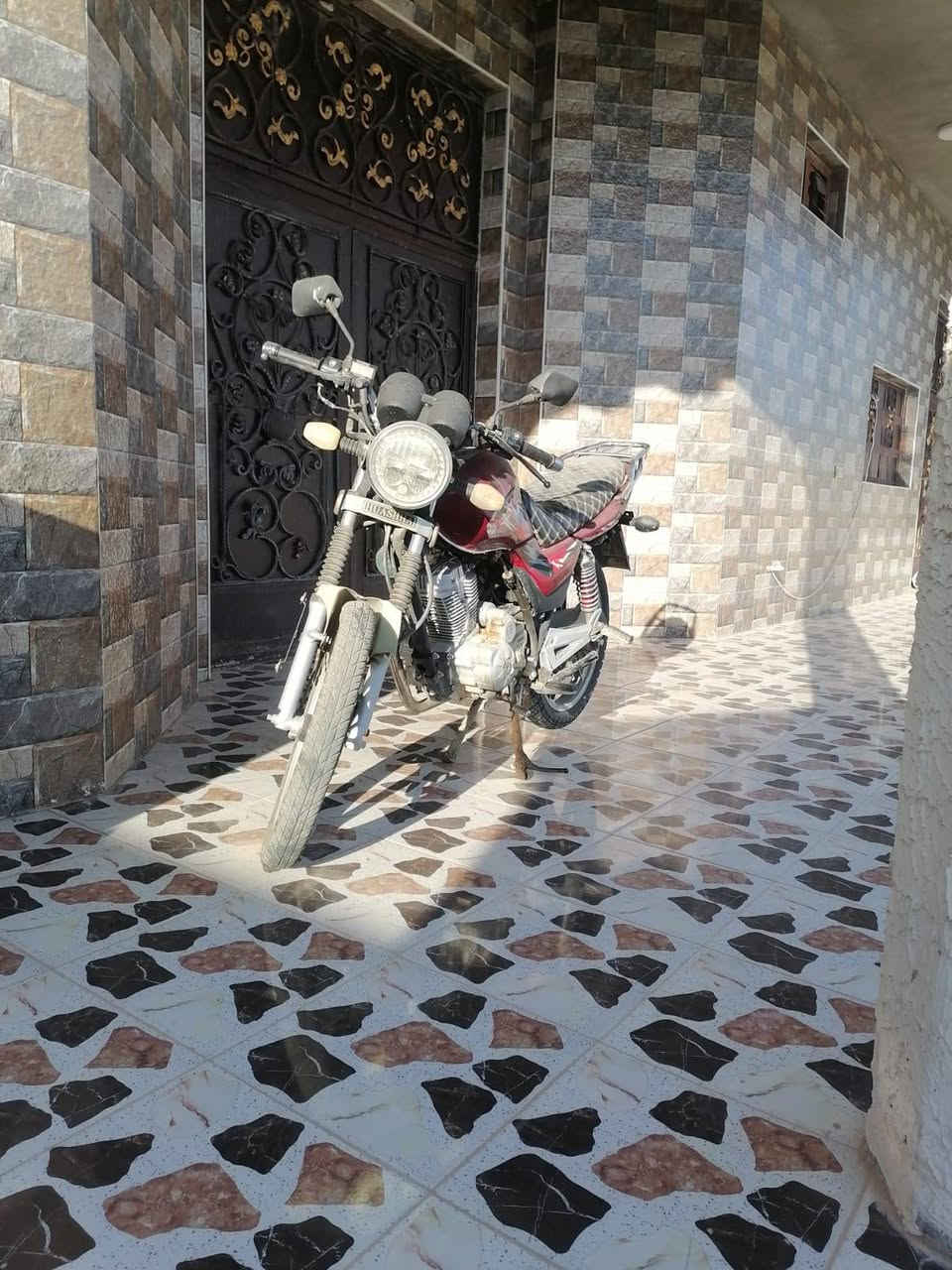 سلام عليكم
موطور هيوشه موديل ٢٢ مكمرك كامل اوراقه
رايده ٧٥٠ الف وبيه مجال للشراي
المكان جزيرة البوذياب محطه الاولى
رقم الهاتف ***********
