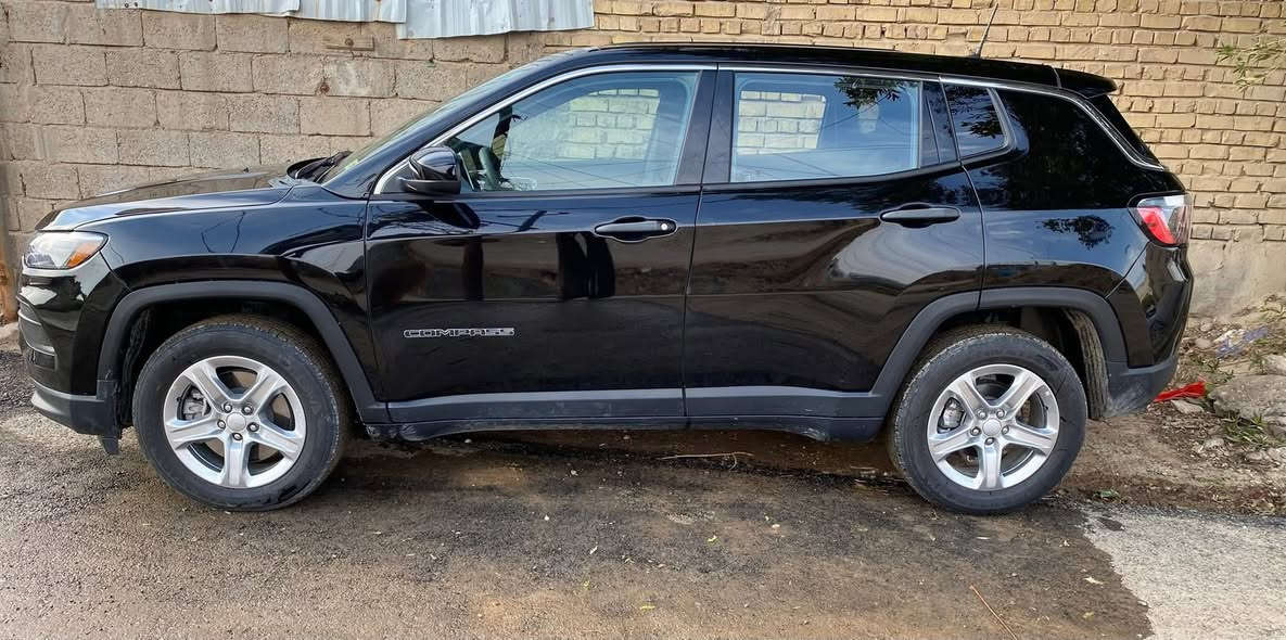 #اعلان_بيع_سيارة
🔷السيارة : جيب كومباس ( سبورت )

🔷سنة الصنع :2024

🔷اللوحة : بغداد

🔷الضرر : تبديل جاملغ وباب بلادي   نفس لون . 

🔷ضرر الايرباك : ستيرن ودشبول.

______________________________

🔷المواصفات:

 

🔹حجم المحرك 4 سلندر   2.0L تيربو 

🔹عداد المسافة 13 الف كيلو متر  استخدام قليل 

🔹رادار امامي وجانبي 

🔹

🔹تنبيه الخروج عن المسار

🔹كراسي مخمل 

🔹اوتو ستوب

🔹دفع رباعي AWD

🔹ويل كب حجم 17انج مع اطارات بحالة جيدة

🔹وضعيات قيادة

🔹لايتات LED بالكامل

🔹شاشه تحكم بالايعازات

🔹تحكم ستيرن جهتين

🔹مع باقي المواصفات الاعتيادية

    

🔷  السعر : ١٨٥ وبي مجال 

————————————————————————

☎️ الاتصال ***********

📍بغداد
