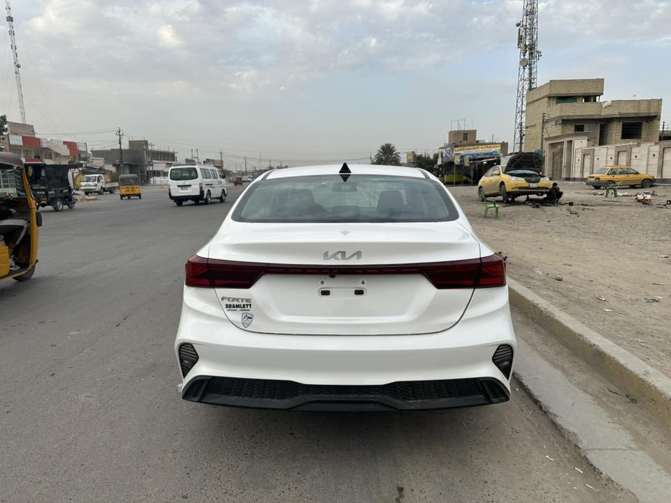 سلام عليكم ورحمة الله وبركاته
كيا فورتي موديل 2024 نص فول 

وارد امريكي دخول جديد 

رقم منفيس تترقم جميع المحافظات 

صور الحادث مرفقة بالمنشور 

بيها تبديل جاملغ فقط البنيد مصلح 

المكان بغداد حي النصر 

السعر 138

هـ***********
