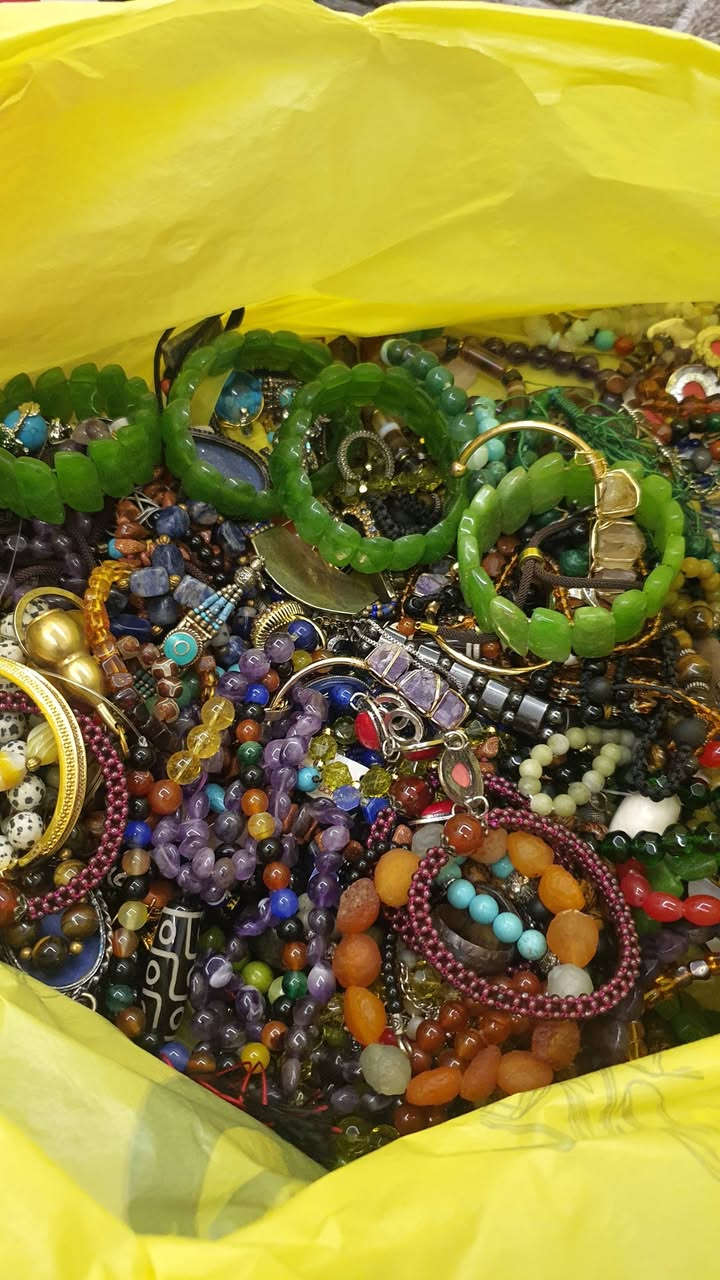 كيلو ب٥٠  اصلي احجار كريمه وخرز هم متو فرة ٢٠٠ خرزه


**إذا كنت صاحب هذا الإعلان وتريد حذفه لأي سبب، رجاءا أرسل رسالة إلى الدعم الفني**