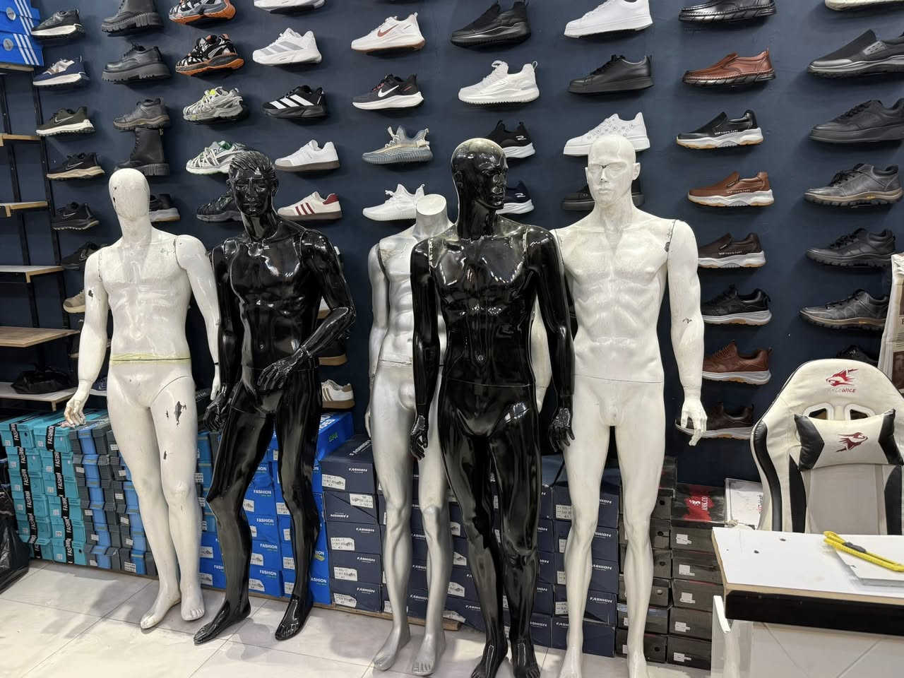 السلام عليكم ملكانات رجالي 5 قطعة ينباعن بيعة وحدة السعر 250 الف 
العنوان بغداد الشعلة شارع 60 
***********
