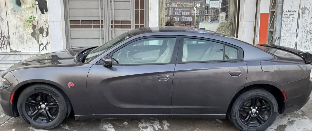 السلام عليكم 
جارجر 15 اصل رقم بغداد بأسمي
السيارة كلين لا ضربه ولا غرق 
من دخلت للعراق لليوم ممشتغله خط  
على ايدي بيها بارد فقط 
ماشية 120 
مواصفات الجارجر المعروفه 
حساس و كامره  و تحكم و تشغيل عن بُعد
وباقي المواصفات
التفاصيل  الي تخصها من صور
ومعلومات  خارج العراق موجودة   
مكاني ناصريه مركز السعر 185 وبيها مجال للشراي 
الرقم ***********
