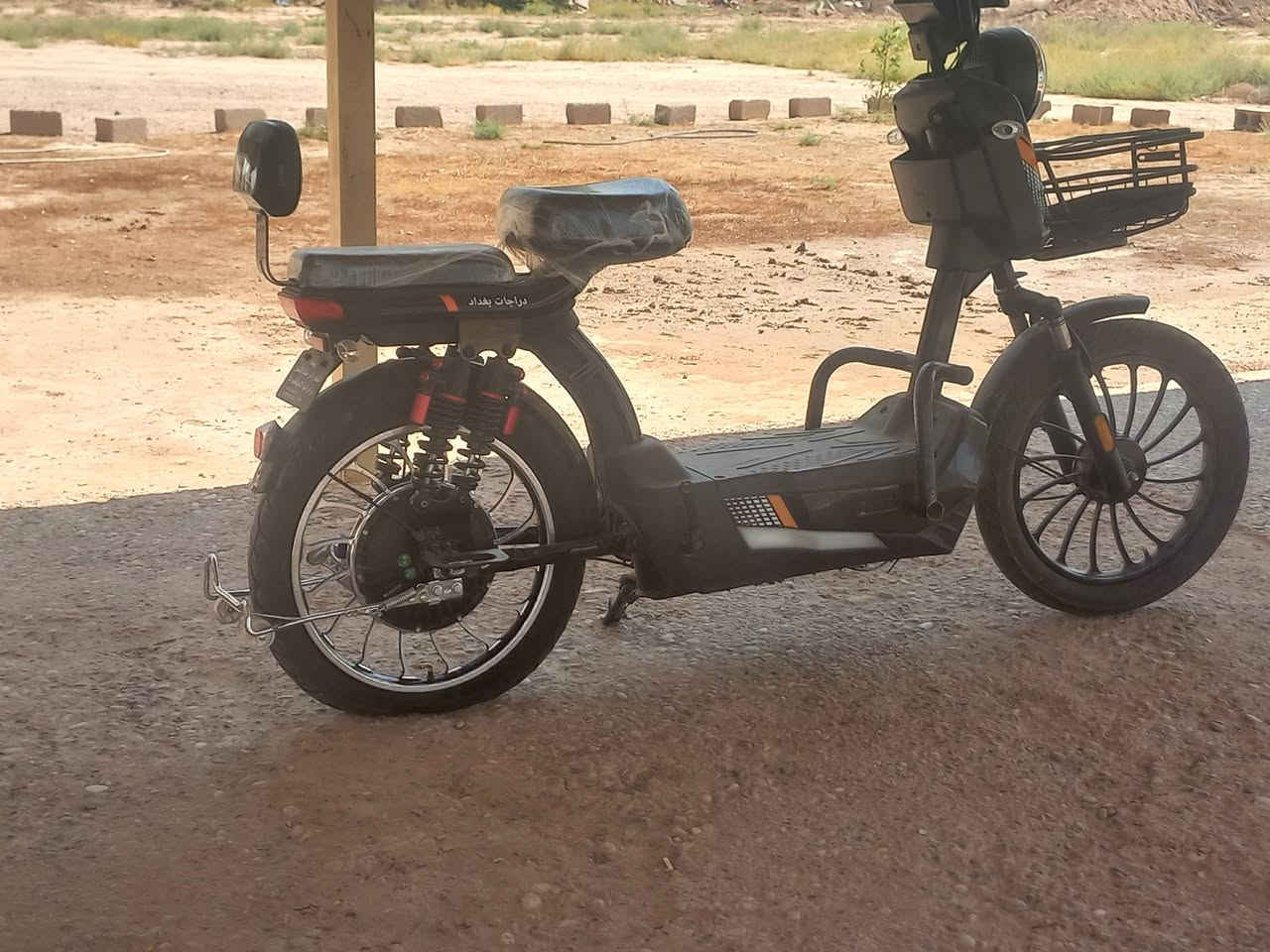 دراجة شحن HIS حجم 20
نوعية راقية 
جديدة أستخدام شهر
ستاند موبايل 
بصمة سويج كارت 
شاحنتين اصليات
قفل تاير
انذار سرقة
سلة اغراض
دبل اشارة ولايت عالي
5بطاريات 
تايرات جدد ولكن فقط الخلفي بي بنجر او زرف صغير تكدر تسوي بفتيلة
4 سرعات بلشاشة تمشي 35 وبلحقيقة اكثر
السعر 410 وبيها مجال
مكان بغداد تقاطع النهروان ***********@
