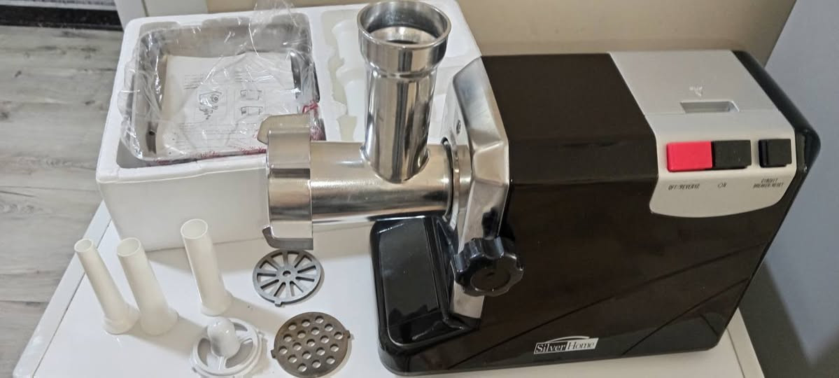 مثرامه اصليه وقويه ماركة سلفر هوم مو مستعمله
عجانه سعه 4 لتر ماركة سنكور من ماجدي مول مو مستعمل بس مره
((سعر و تفاصيل خاص رجاءا فقط شراي))


**إذا كنت صاحب هذا الإعلان وتريد حذفه لأي سبب، رجاءا أرسل رسالة إلى الدعم الفني**
