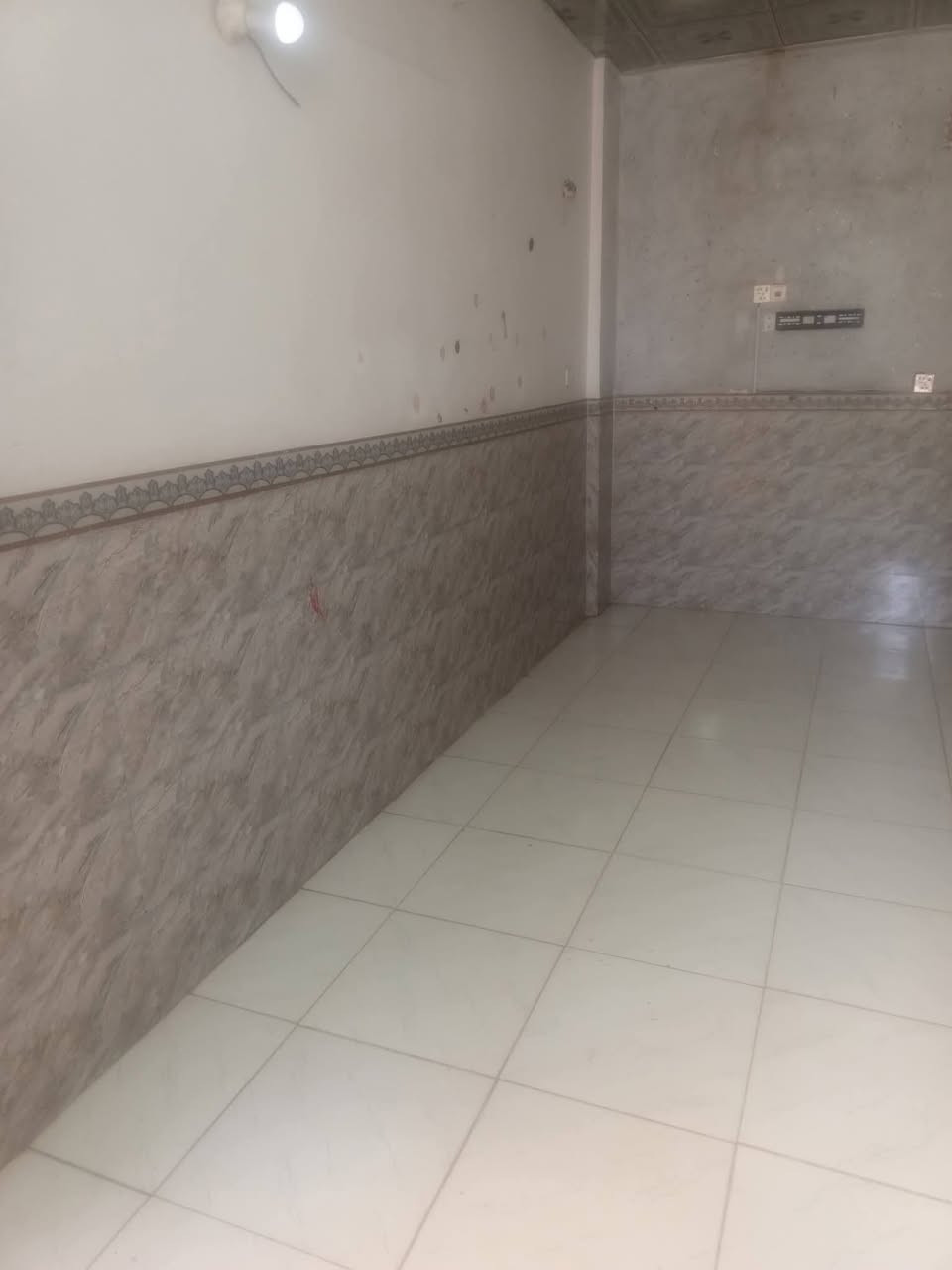 للايجار شقه حي الجمعيه شارع الوائلي بيها غرفتين او صاله ومطبخ طابق ثاني جاهزه للسكن من ضمنها كهرباء وطني مولده انترنيت مكيف تبريد تانكي مي ماطور يعني جاهزه مجهزه ذني كلهن مجاني عنوانها حي الجمعيه شارع الوائلي عله شارع العام مباشر قرب مستشفى الاماني سعر يجار ٣٠٠ كامله مولده مي كهرباء انترانت كلشي بي ٣٠٠ الف فقط


**إذا كنت صاحب هذا الإعلان وتريد حذفه لأي سبب، رجاءا أرسل رسالة إلى الدعم الفني**