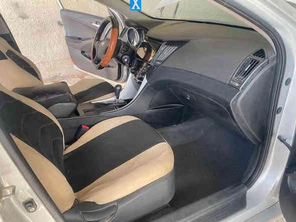 السلام عليكم  للبيع سوناتا  2010رقم أربيل سنويه منتهيه وارد كوري خليجي لون سلفر مكينه 2000دوش مكفوله سياره بدون دواخل بيها رشات صبغ بسيطه بلبنيد وباب السكن تخم تاير نضيف ويل كب تحكم ستيرن شاشه أندرويد بجم ما مفتوح  حوض وصندوق علا وضع الشركه
بيها نواقص بصدر فقط اذاين كير ودرايم شفت جه السايق والباقي كله مكفول وبيها طخه بلجاملغ الخلفي عكس سايق ممصلحه 
مكانها واسط ناحيه تاج الدين سعرها 86 ورقه وبيها مجال بسيط حك الجيه فقط 
*********** الصويرة
