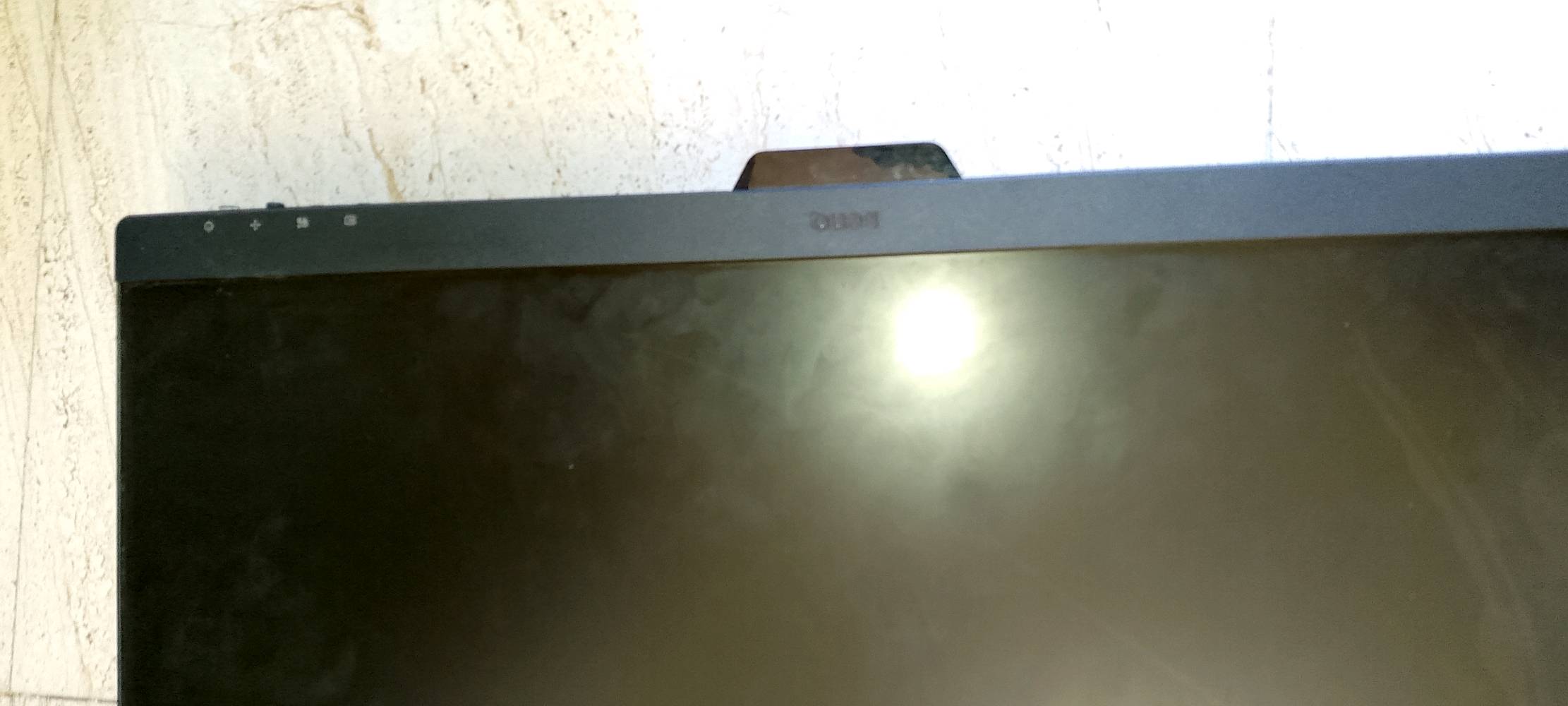 سلام عليكم شاشه واكفه ما اعرف شنو بيهه ماركه امريكي  سعر 25 