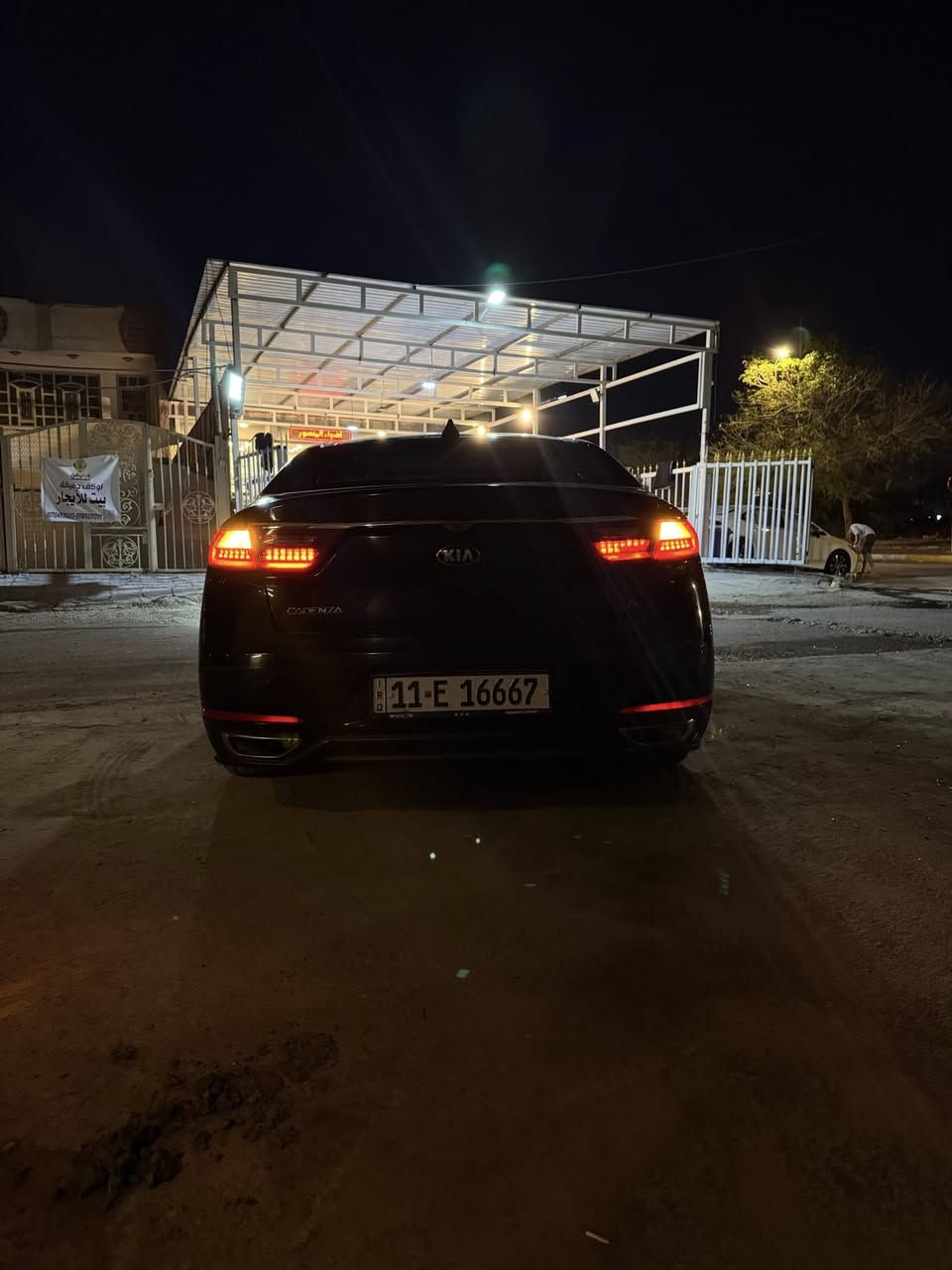 السلام وعليكم للبيع 
كادنزا 2017 فول مواصفات 
وارد امريكي حادثها قبق الجنطة وبدل نقس الون فقط بدون صبغ
بانوراما
توقف ذاتي
بصمه ابواب
دخول ذكي
صندوك كهرباء
اشاير بلمري
 كشنات كهرباء
 محركها V63.3
شاشة جبيره
كشنات خزن 
4 وضعيات قياده
لدات عداسات زنون
رقم بغداد مميز تحويل ثاني يوم 
ماشية 95 الف
مكان السياره بغداد المنصور دور السود
السعر:145 ورقه وبيها مجال
الرقم:***********
