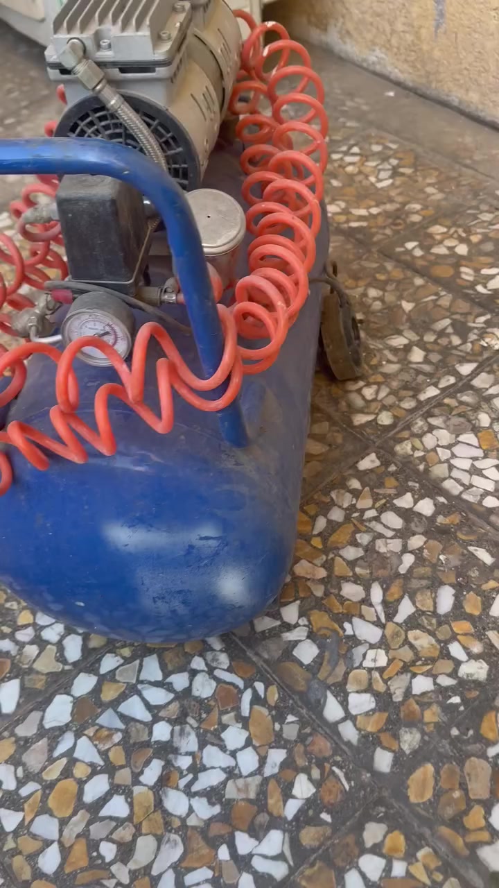 للبيع كمبريسر هواء نظافه 99‎%‎
صناعه اللماني باله
50 لتر
ماطور بدون قايش
يسحب 2 امبير 
الكيج 180 يفصل هوه تلقائي على 120
يتحمل حراره 80 درجه
ويا هديه مسدس رش صبغ سلستيل اصلي 
العنوان بغداد شارع فلسطين 
السعر 250 الشراي يتصل 

***********
