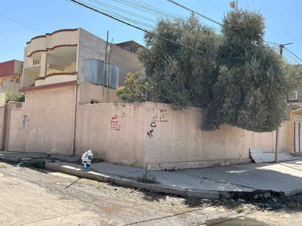 دار للبيع في منطقة الورشان  ملك صرف  مساحة الدار 138 متر 
ركن الواجه 18 البيت يتكون من طابق واحد. غرفتين وهول ومطبخ وصحيات  للاستفسار مراسلة الصفحه 
او الاتصال على الرقم 
***********
