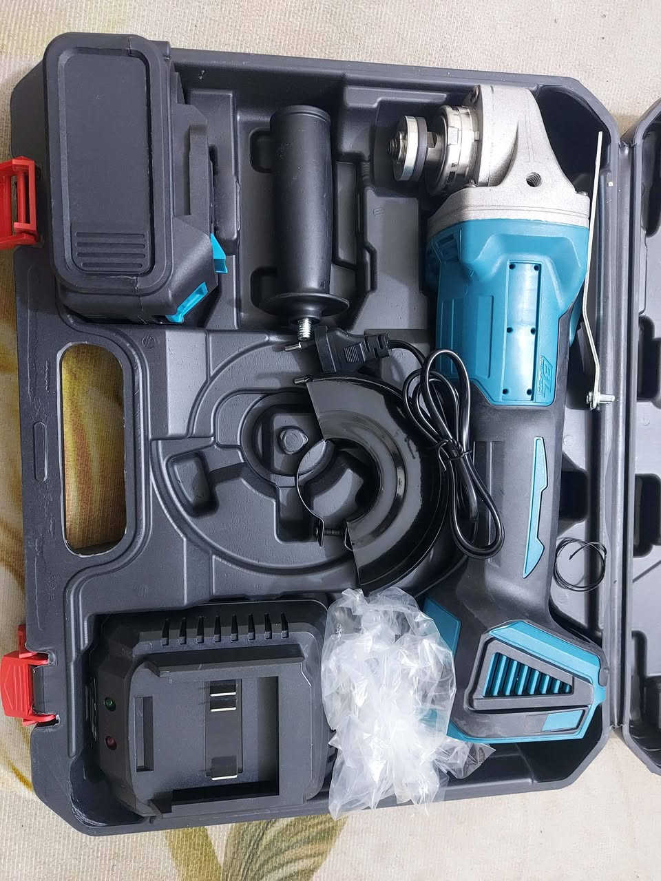 كوسرة شحن امزون مع بطارية حجم الكبير ١٠ خلية مع شاحنة سوبر جارج ٣ سرع السعر 35 مع التوصيل مكاني بغداد مشتل ***********
