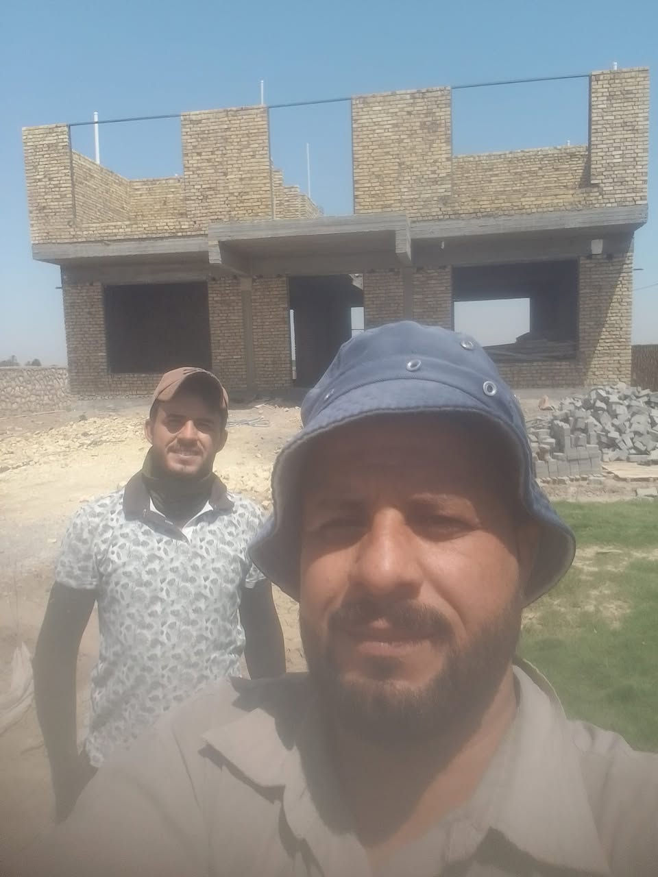 خلفه بناء متفرغ ***********
