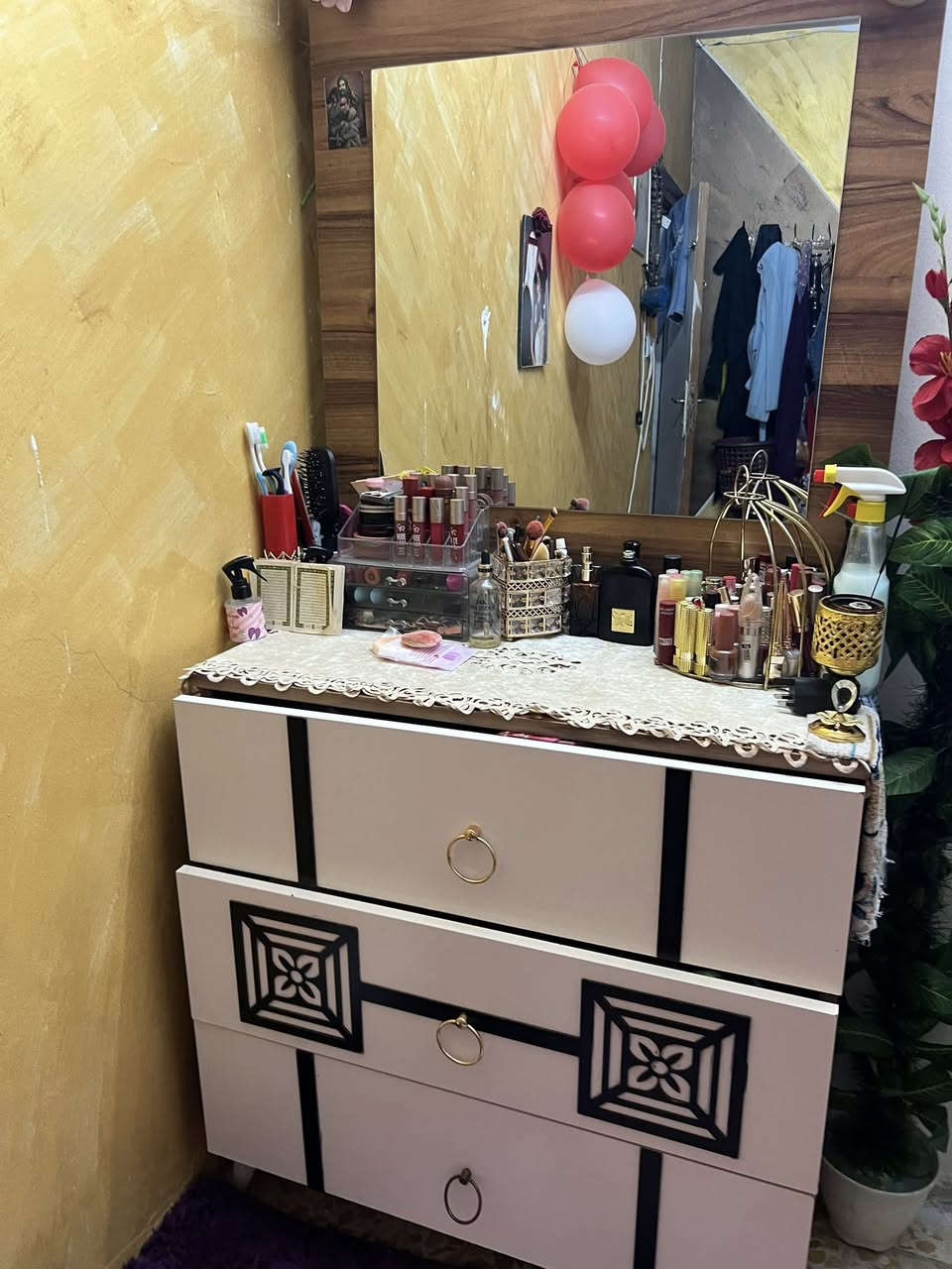 غرفه تركيه نضيفه مستخدمه شي قليل خمس قطع السعر 350بيه مجال بصيط هذه رقمي ***********
