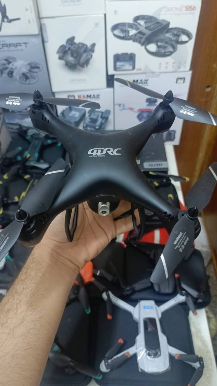 شلعة E99 عدد 5  و S6 pro عدد 4
ووياهم fpv الصغيرة هدية
وديريك ميني شغالة بس متطير يعني ابيعها فحم 
السعر 150 الف يوجد توصيل جميع المحافظات 
واتساب ***********
