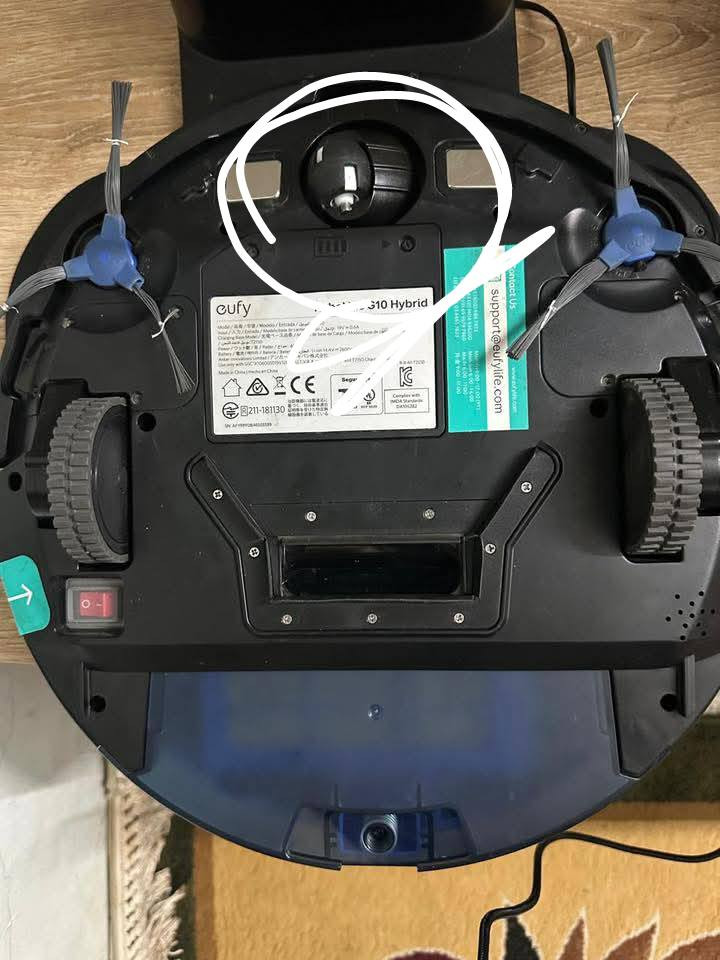 المكنسة التي في الصورة هي مكنسة الروبوت الذكية Eufy RoboVac G10 Hybrid. هذا الموديل يتميز بكونه جهاز "2 في 1"، حيث يجمع بين كنس الأرضيات ومسحها في وقت واحد. 
إليك أهم مواصفات هذه المكنسة:
نظام التنظيف: تعتمد نظام التنظيف الديناميكي الذكي الذي يوفر كفاءة مضاعفة مقارنة بالمكانس التقليدية.
قوة الشفط: تصل قوة الشفط فيها إلى 2000Pa.
التصميم: تمتاز بتصميم نحيف للغاية (حوالي 2.85 بوصة) لتتمكن من الوصول تحت الأثاث بسهولة.
الاتصال: تدعم الاتصال عبر شبكة Wi-Fi، مما يتيح لك التحكم بها عبر تطبيق خاص على الهاتف.
ميزات إضافية: هادئة أثناء التشغيل وتدعم ميزة الشحن الذاتي. 
تكول الكود رقم 7 عدم توازن نفص بيها التاير الامامي انطوني بيها سعر


**إذا كنت صاحب هذا الإعلان وتريد حذفه لأي سبب، رجاءا أرسل رسالة إلى الدعم الفني**