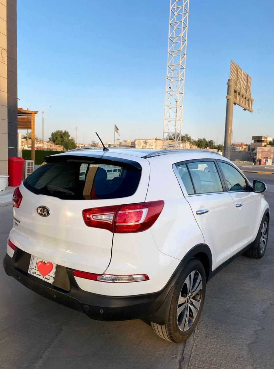 سلام عليكم 
كيا سبورتج 2011 خليجي مكفوله ضربه صبغ بارد رقم بصره مميز تحويل مباشر هزه جديده موصفات بنرامه بصمه شاشه كامره مرايات شفط ثلاجه حساسات تخم تاير حداديه وتبريد كلها جديده مكينه كير مكفول سياره جديده وجاهزه الاسفسار *********** البصرة, العراق
