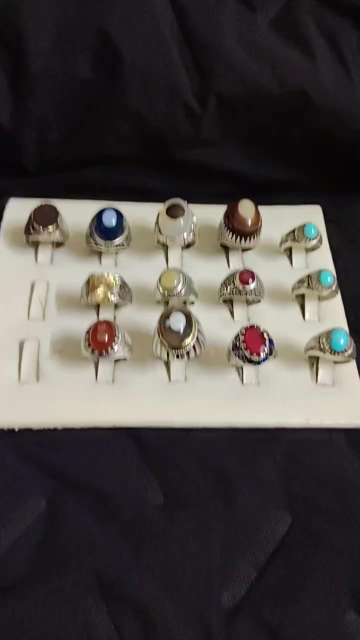 السلام عليكم بسبب الوعود الكاذبة مع حترامي للكل ١٣ قطعة ثقيلة وبيهم متوسطة السعر (٦٠٠ الف) وبيهم ثقيلة وبيهم متوسطة يوجد توصيل لجميع المحافظات تحياتي الكم


**إذا كنت صاحب هذا الإعلان وتريد حذفه لأي سبب، رجاءا أرسل رسالة إلى الدعم الفني**