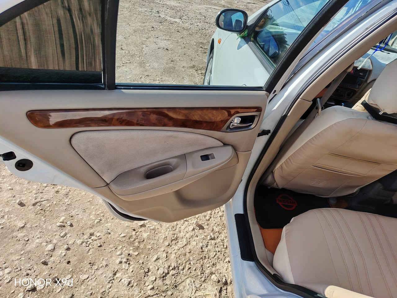 نيسان صني ياباني موديل ٢٠٠٦ محسن فول لمتتد يعني المواصفات البيها ب ٢٠١١ ماموجودة يدات نيكل الخارجية والداخلية حتى مصاطر البيبان نيكل داخل بيجي مطعم بصاجي انارة سقف وحافظة نظارات غرفتها على وضع الشركة سنتر لوك جام كهربائي ٤ بيبان حتى قفل الجنطة كهربائي ريمونت كامرة خلفية محرك كير تبريد شرط حدادة جديد تخم تاير جديد اي نقص مابيها بسمي رقم انكليزي سياره احلى من الصور كشر ودواخل شركة حادثها ضربة خفيفة بحوض الجنطة وبيها بارد وصبغات موضحات بالصور السيارة نظيفة بمعنى الكلمه السعر 105  وبيها مجال المكان الديوانية ***********
