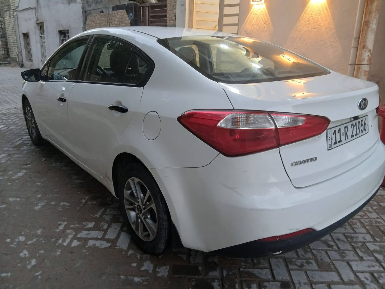 ٧ تفاصيل السيارة:
الموديل: 2015.
المحرك: 1600 دوش 
المواصفات: خليجي.
الرقم: بغداد (رقم جديد + هزة جديدة).
الملكية: مشروع وطني (ياسمي مباشرة).
كير + محرك + تبريد: مكفول وبشرط الفحص
مكانات   تعديل بارد    بدون صبغ 
• العنوان: بغداد 
السعر   115   ورقة - وبيه مجال بسيط                                        موبايل   ***********
