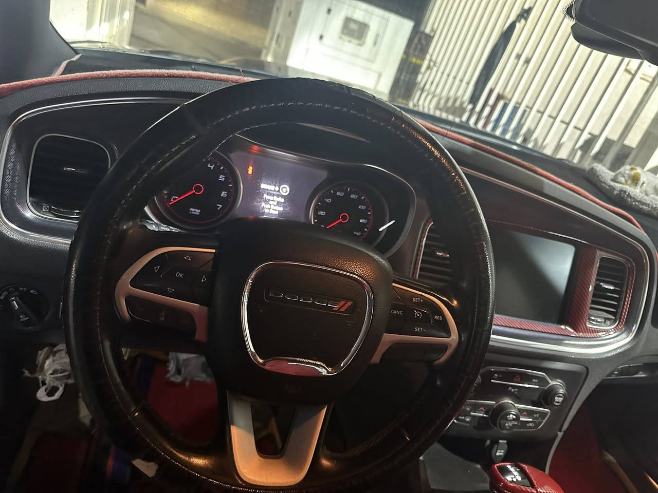 جارجر 2016 السيارة تخبل وحله من الصورة متعوب عليها مسويلها تحديث كامل وكدام عينك تشوف مكان السيارة السماوة  رقم بغداد مشروع وطني وارد كندي والسونار مرفق وياها
سعرها 188 وقابل للتفاوض
ماشيه 75
سيارة مالت بيت ودوام
الرقم ‭0785 806 7013‬
