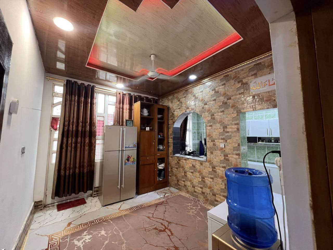 📍 العنوان: [الكوفه علوة الفحل قرب اسواق الحشد ]
📐 المساحة: [٢٠٠] م٢

    يتكون البيت من ثلاث غرف نوم طابقين 
  صاله واستقبال مطبخ حار وبارد حمامات ثنين 

📄 نوع السند: [طابوزراعي  / زراعي قرار٢٥]

📞 لاستفسار *********** يتوفر وات ساب
