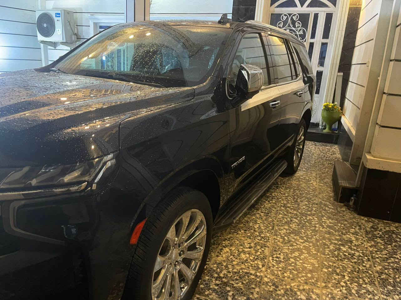 السلام عليكم للبيع تاهو موديل2021
السعر. 407💵 
مواصفات 
رقم بغداد بسمي 
ماشية 71
 بجم برايمر بلادي كشنات كهرباء رادارات 360 درجه تحكم ستيرن جهتين كامرة دوارة تبريد مركزي 
حساسات امامي خلفي مري كهرباء تحديد مسار 
اطفأ ذاتي عند الوقوف هندبريك بصمه تخم تاير 
صدر امامي خلفي جديد تخم تاير مكينه كير كفاله 
السيارة كفاله ماعده ربع الجاملغ الخلفي مرشوش    
مكان السيارة بغداد 
السعر. 💵💵407
*********** بغداد, العراق
