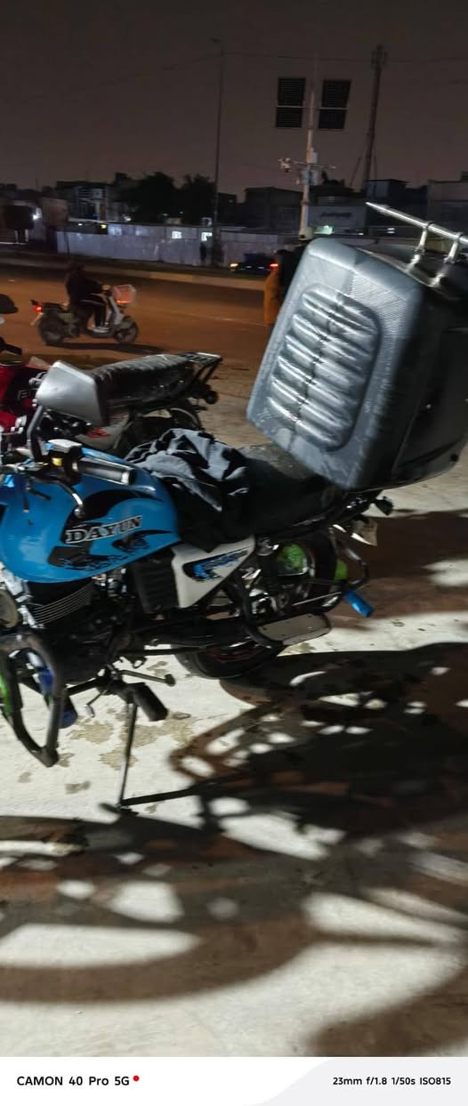 سلام عليكم دراجه دايوان مديل 2023 وراق بيها بس سكنر متترقم داجه نضيفه مكاني مدينه الصدر سعر مليون رقم ***********
