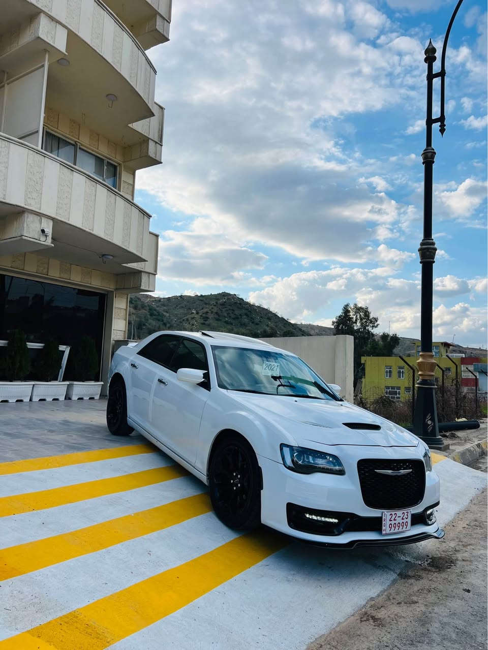 CHRYSLER.300 DUBAIشکل گؤراو.  2021
پانوراما.شاشه گه وره..جلد.
كوشن سارد و گه رم.لايت ئوتو.ليد.
دوو جام ئوتو.ئاوينه عيشارت.حساس.
كاميرا.كوشن كاره بايي.ويل حجم(20)
بي ليدان پيش و داواي كه پسه.سه قف به شه رت. براوه يه.هه موو گياني به شه رت مالي دوسته.گيرومه كينه ته بريد.كاره بايي هه موو به شه رت.بو زانياري زياتر تيل بك***********..                     83  مەجالێکی کەم دخان, السليمانية
