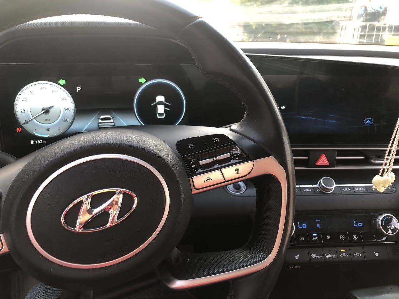 ‎السلام عليكم  شراي يتصل
‎ 32 هونداي النترا امريكي  ماشية

‎السيارة بأسمي اني المستورد ورقم بغداد ثاني يوم وبيه م

‎مواصفات

‎🛑محرك 2000 Doch دوش

‎🛑 بصمه تشغيل وجنطه بصمة

‎🛑تشغيل عن بعد ⚡️

‎🛑صندوق ذكي يفتح عند الاقتراب 🚶🏻‍♂️

‎🛑كامره دوراه 

‎🛑شاشة لمس متصله مع عداد دجتال 

‎تدعم نظام Android Auto +Car play 

‎🛑رادارات 360 درجه

‎ 🛑رادار جانبي النقطه العمياء ⚠️

‎🛑رادار خلفي ‼️

‎🛑رادار امامي ❗️

‎🛑تحديد مسار+ سياقة آليه

‎🛑توقف ذاتي 🚳 عند الاقتراب من سياره 

‎‏🛑‎فول تحكم ستيرن

‎🛑 هاند بريك كهربائي ⚡️ 

‎🛑كشنات تدفئه ♨️

‎🛑كروز مثبت سرعه 

‎🛑‏ تبريد شاشه بيانو منفصل 

‎🛑ثلاث وضعيات قيادة 

‎🛑‏Smart‏-Sport-Normal

‎🛑اوتو هولد 

‎🛑منافذ Usp /Aux /12v

‎‏‎🛑نظام ABS/مانع انزلاق

‎🛑شاشه ظبط بل دشبول

‎‏‎🛑 حساس اطارات

‎‏🛑‎ویل کب كروم 17

‎ مكاني
بغداد الحسينية 
السعر 145$
***********
