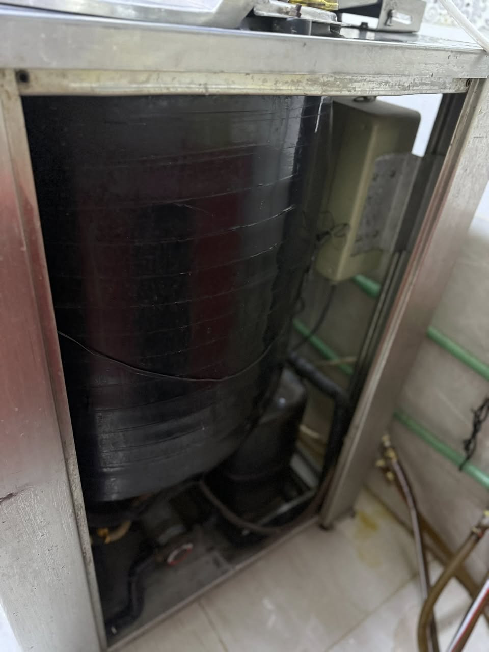 سلام عليكم
دي اس كربجاني 12 لتر بلاديه وشغاله نظيفه جدآ
بسترا حار بارد 150 لتر دبل ماطور جاروشه نظيفه جدآ
مكان بغداد البلديات 
***********
