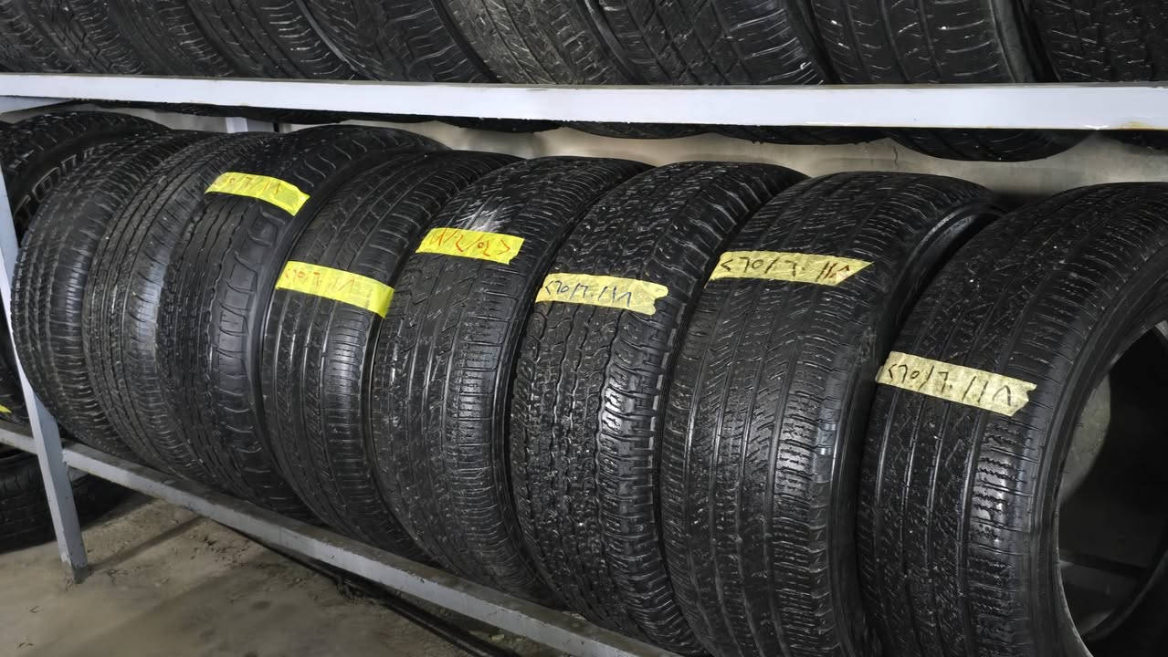 سلام عليكم تايرات مستعمل الاحجام من ال16 لل21 تاير نضيف ابيع شلعه وحده عدد التايرات 200زوج الى250زوج سعر 12 الف وبي مجال قليل للشراي حك لجيه مكاني واسط لكوت 
اتصال ***********
واتساب ***********
